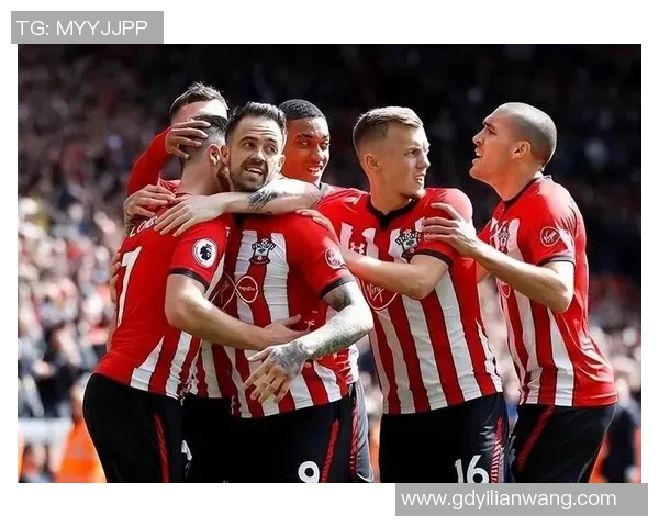 英超激战：利物浦与那不勒斯平局红牌事件引发全场热议与数据分析